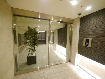 エヌステージ鶴見のエントランス