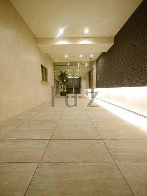 エヌステージ鶴見のエントランス