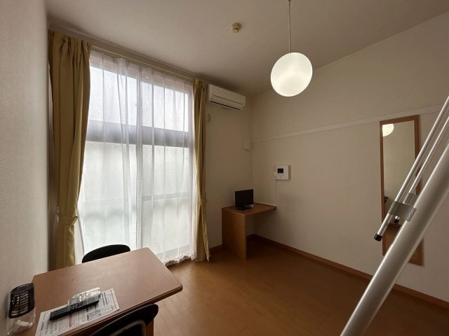 レオパレスシャルムの居間・リビング