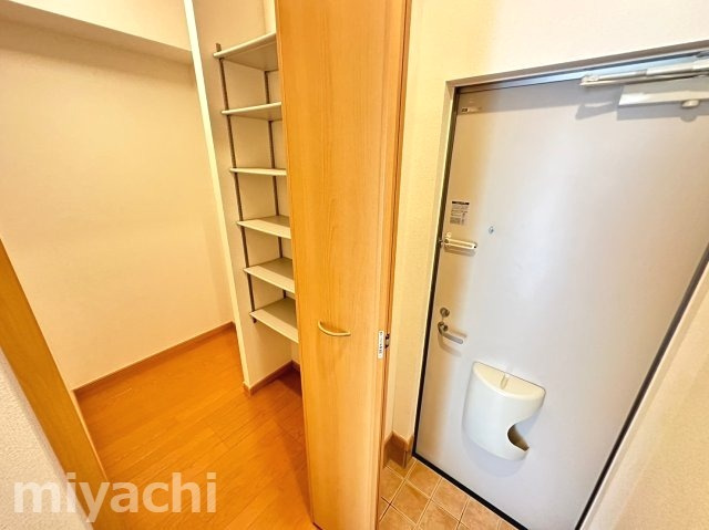 EKARINA助任の玄関
