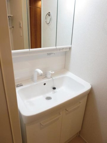 ハイソラーレ　Ⅰの洗面所|明るい洗面所です