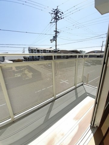 ヴィヴァーチェ　春日野　Ａのバルコニー|外からの目が気にならないバルコニーで洗濯物が干せます