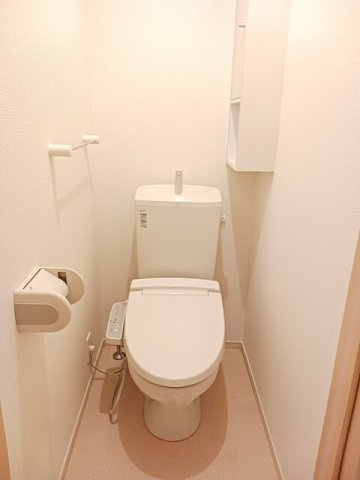 ル・グラン鴨島　Ⅱのトイレ|ゆったりとした空間のトイレです