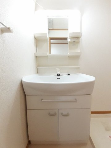 アンジェリカ　Ｅの洗面所|脱衣スペースもあります