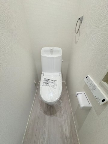 八潮市上馬場　新築戸建のトイレ|2階のトイレです