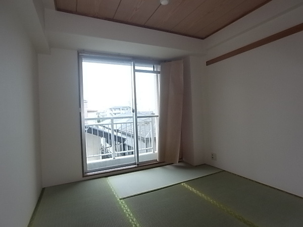 TSハイム市川の和室