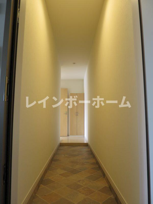 ミレニア草加住吉の玄関
