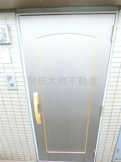 ルーブル蒲田南弐番館の玄関