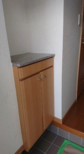 稲城市矢野口のアパートの玄関