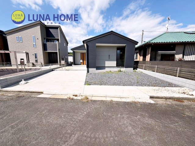 小美玉市希望ケ丘1期　新築戸建　3号棟の駐車場|＼＼当日のご予約も大歓迎です／／物件のご見学はもちろん、最適な銀行選びから毎月のお支払いシュミレーションまで、詳しいご相談も含めてご案内いたします。