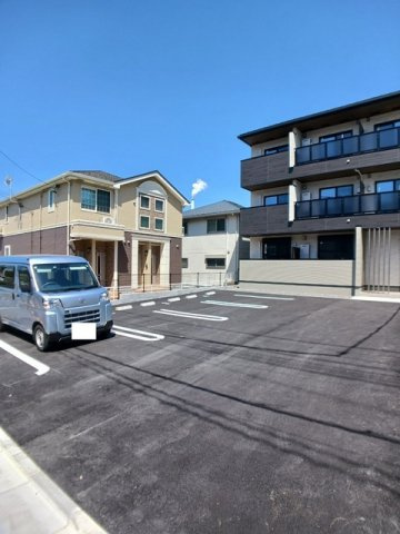 カーサ・ミラの駐車場