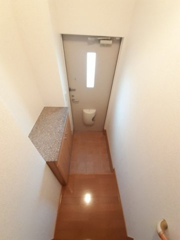 ベルフローラＡの玄関