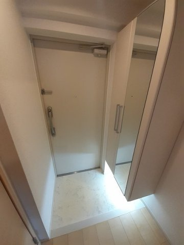 アドラストの玄関