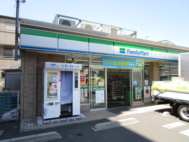 プラッツのその他|ファミリーマート川崎川中島二丁目店