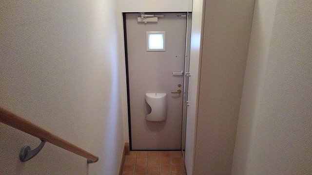エム・クアトロの玄関