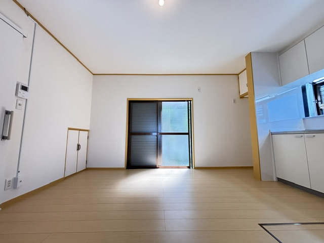 堺市南区鉢ヶ峯寺戸建の居間・リビング