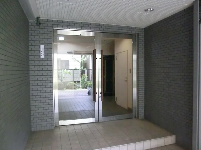 サンコートのロビー|建物入口部分です。
