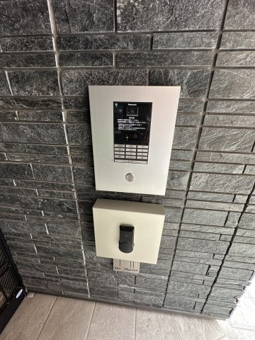 グランNのセキュリティ|インターホンの下が電子錠です。