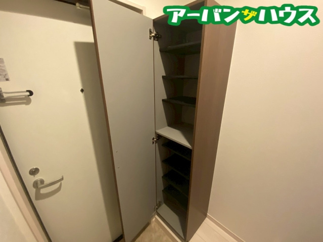 REGALEST 下伊福本町Ⅳの玄関