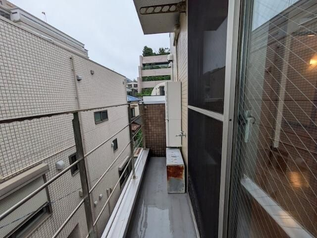 ステージ信濃町のバルコニー