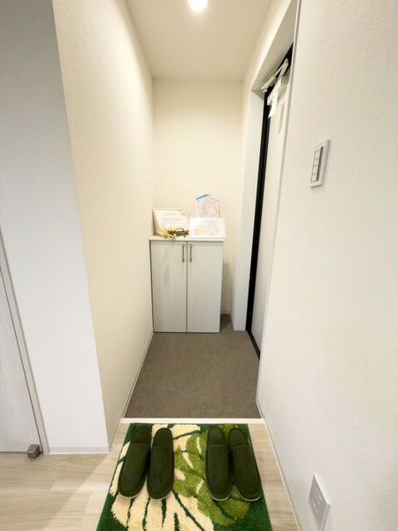 茜さす春のセラヴィの玄関