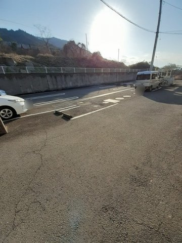 グラン・すずかぜの丘Ａの駐車場