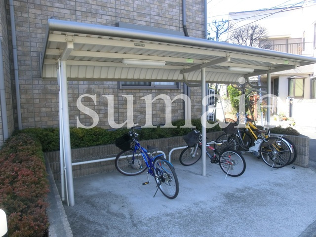 ドルフクレセント弐番館のその他共用部分|屋根つきの駐輪スペースです♪