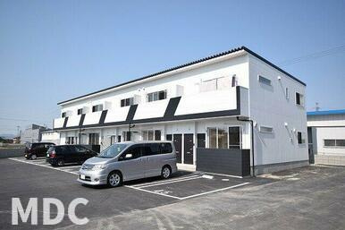 ピース・スクエア石井Bの駐車場