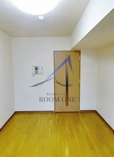 ルーブル中野新橋弐番館の居間・リビング|洋室のお部屋です。