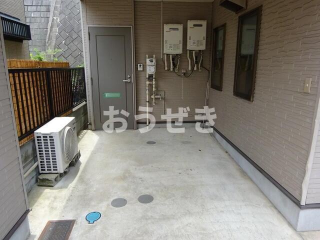 西戸部町貸家の駐車場