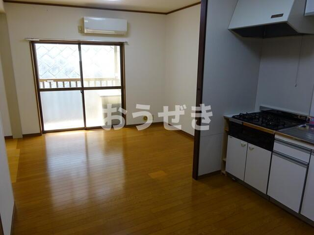 西戸部町貸家のキッチン