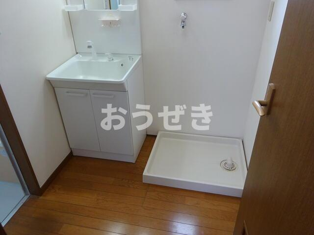 西戸部町貸家の洗面所
