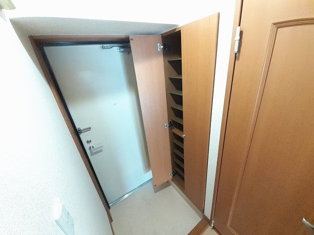 ステートリーマンション鷲崎の玄関