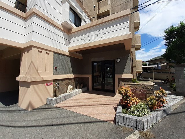 ステートリーマンション鷲崎のエントランス