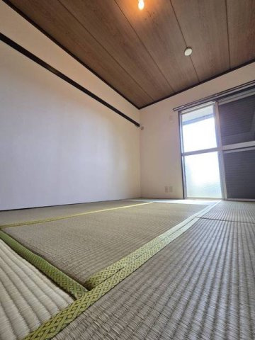 タウニーモイスンＥ棟の内装|明るい色調の室内です