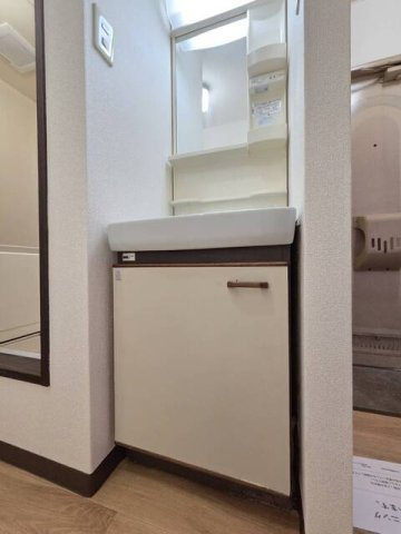 タウニーモイスンＥ棟の洗面所|忙しい朝には欠かせない洗面所です