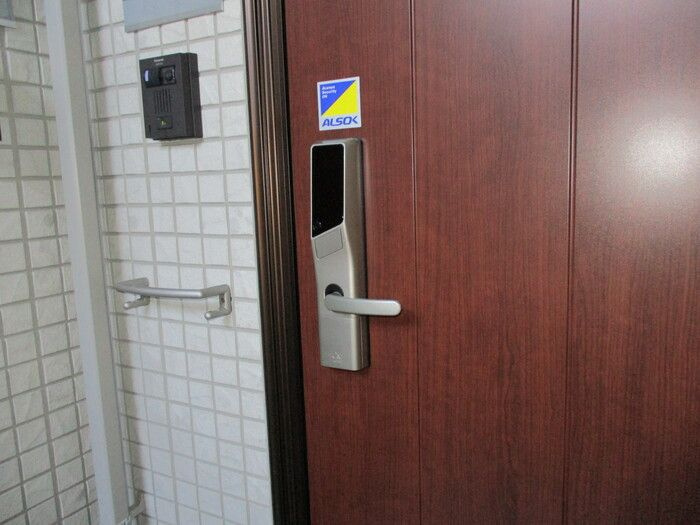 アゼリアGの玄関