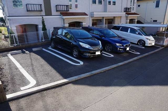 ラフィネの駐車場