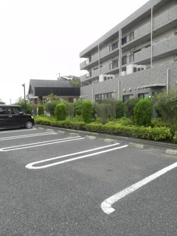 ラフレシールＡの駐車場
