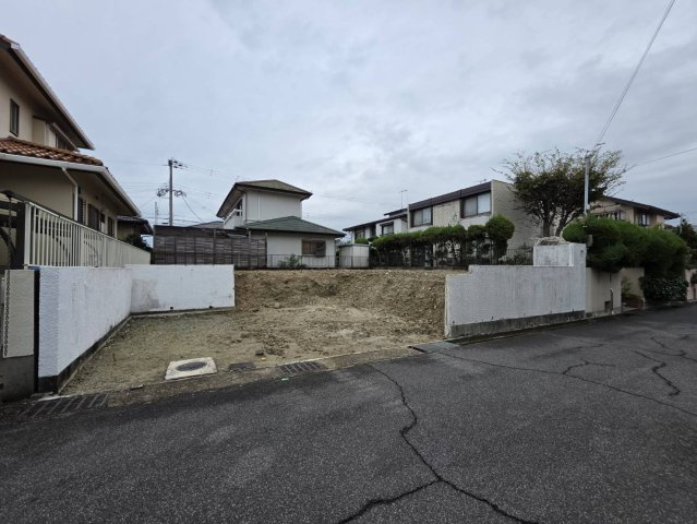 桃山台5丁目新築戸建の前面道路含む現地写真