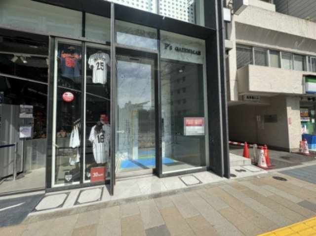 港区北青山２丁目の店舗事務所のエントランス