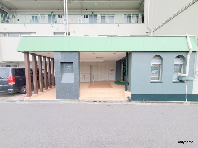 グリーンハイツ十三　仲介手数料無料のエントランス