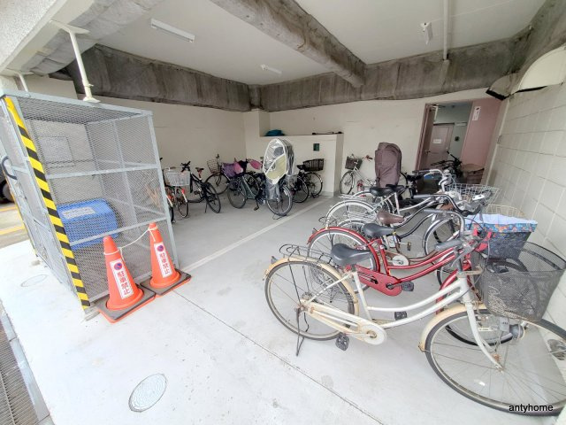 グリーンハイツ十三　仲介手数料無料の駐車場