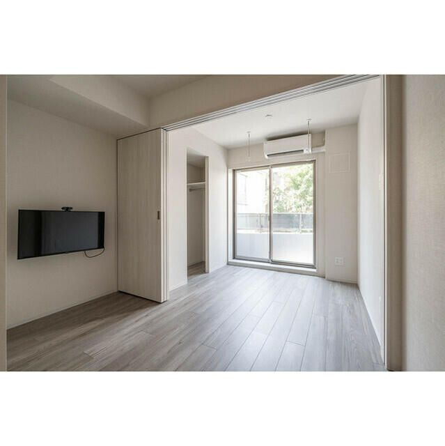 ＬＵＭＩＥＣ　ＨＯＮＣＨＯ　ＥＡＳＴの居間・リビング