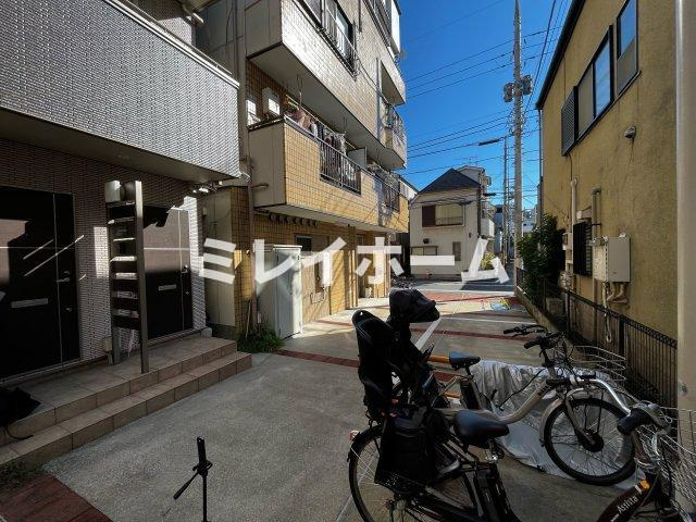 シャルールのロビー
