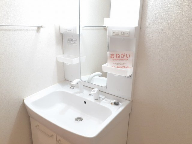 グランソレイユ楠葉の洗面所|コンパクトで使いやすい洗面所