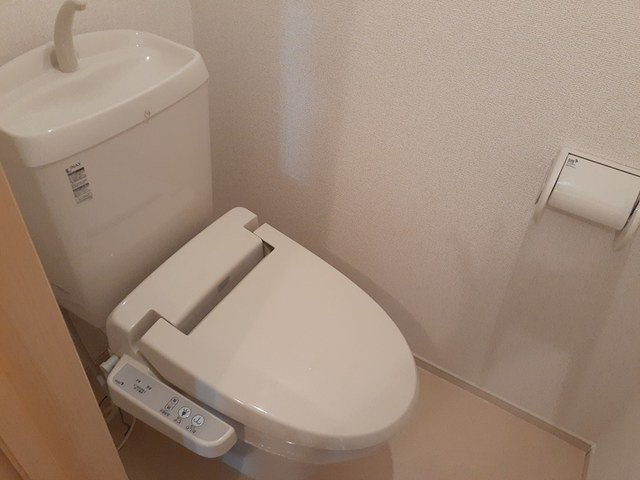 グランソレイユ楠葉のトイレ|清潔感のあるトイレです