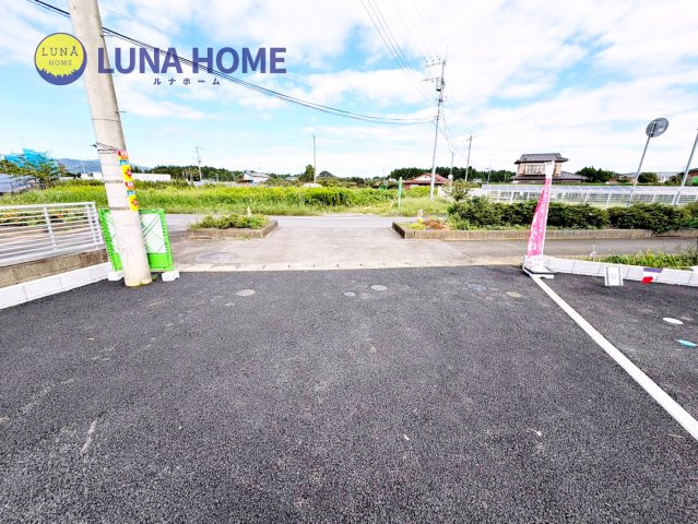 小美玉市羽刈第3　新築戸建　1号棟の前面道路含む現地写真|お仕事前後の「早朝」「夜間」対応も可能です◎お時間がなかなかとれない方も、柔軟に調整いたします♪
