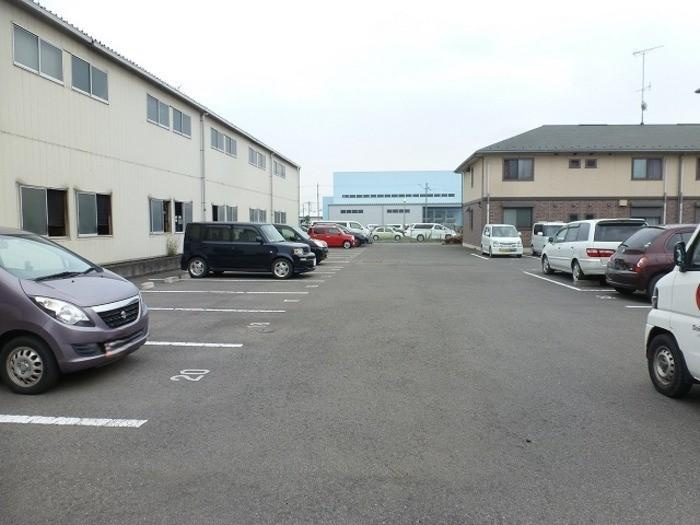 クレインBの駐車場