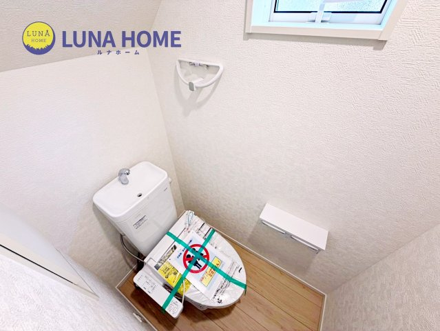 小美玉市羽刈第3　新築戸建　2号棟のトイレ|ルナホームは親身に、お客様に寄り添ったご対応を心がけております。どんなお悩みも、お聞かせください♪